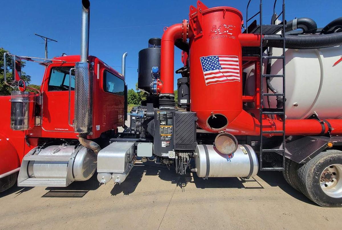 Used 2014 Peterbilt 389 Industrial Tank Truck