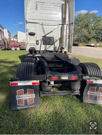 Used 2006 Volvo Conventional Sleeper Semi