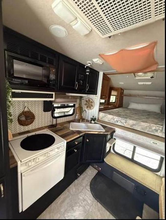 Used 2005 Arctic Fox 990