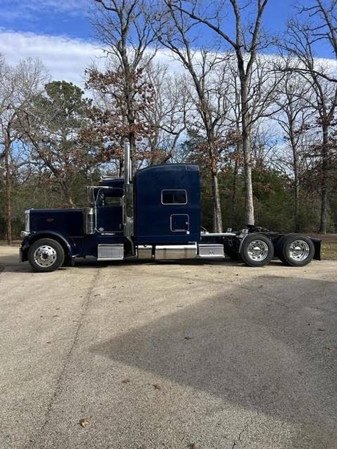 Used 2021 Peterbilt 389 Conventional Sleeper Semi