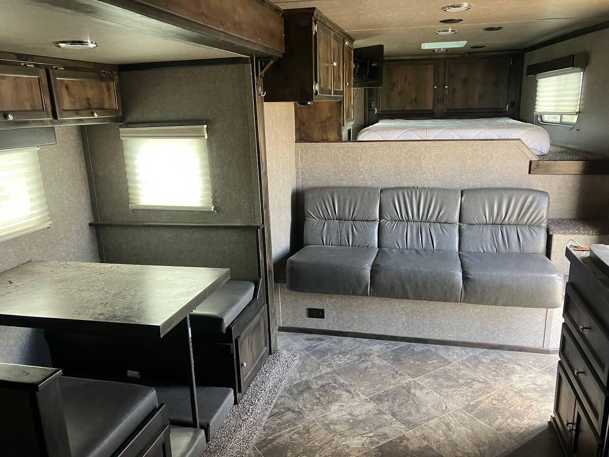Used 2020 Logan Coach 4 Horse Living Quarters