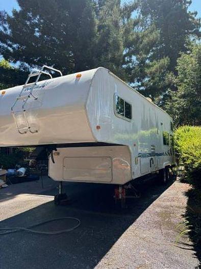 Used 2005 Weekend Warrior FS3000 Fifth Wheel Toy Hualer