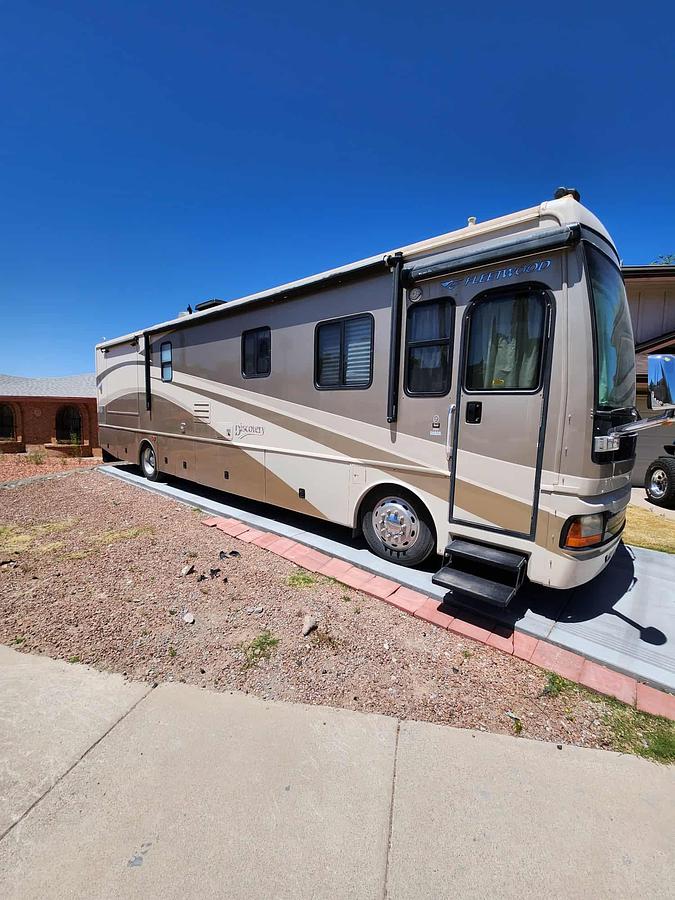 Used 2006 Fleetwood Discovery 39V