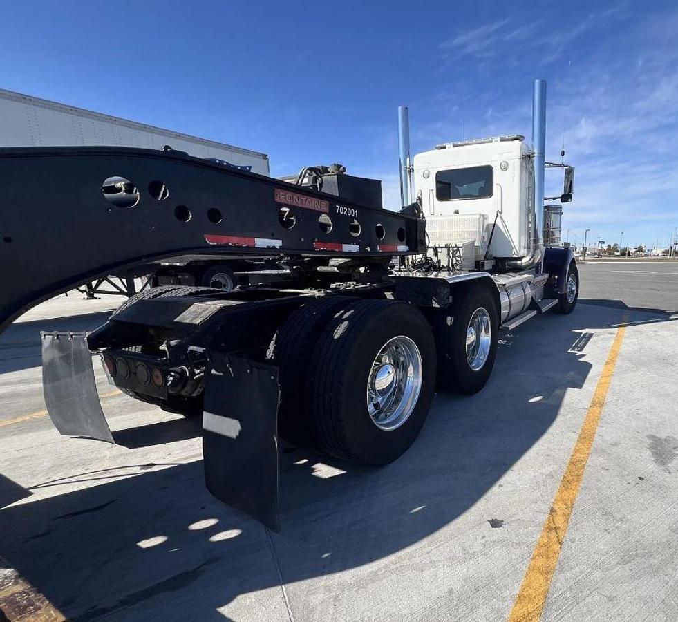 Used 2010 Kenworth W900L Sleeper Semi Truck