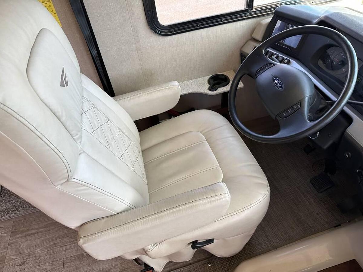 Used 2019 Fleetwood Southwind 34C