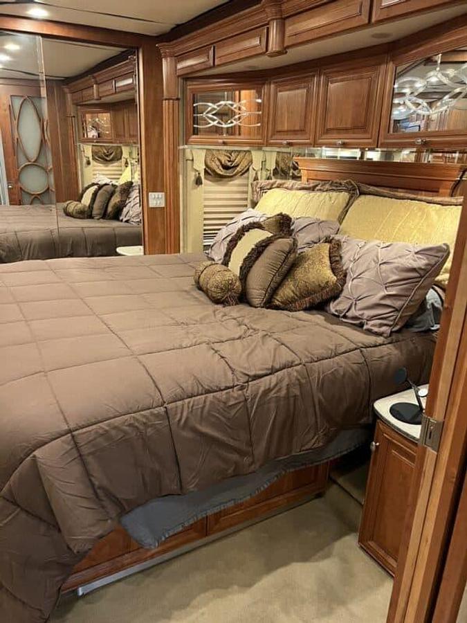 Used 2007 Newmar Essex 4510