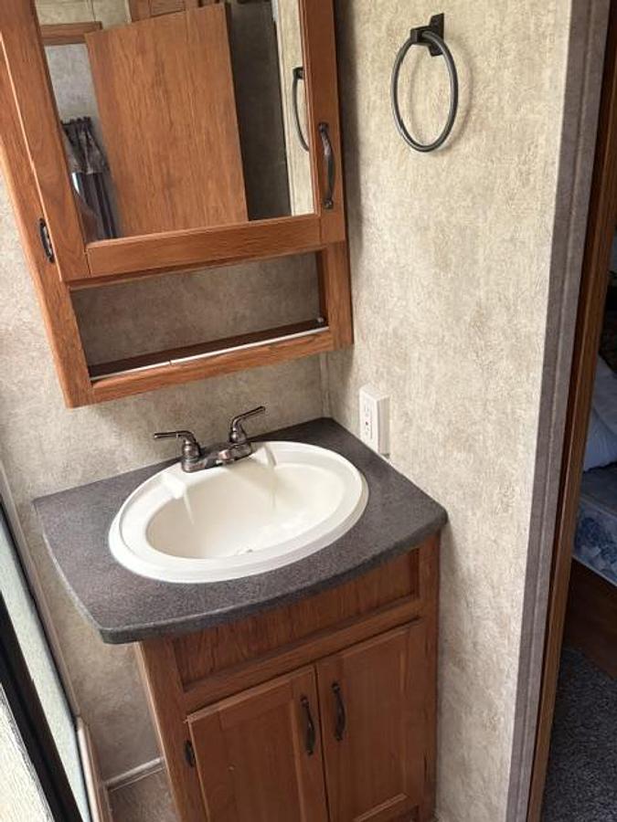 Used 2010 Keystone Montana Mountaineer Fifth Wheel