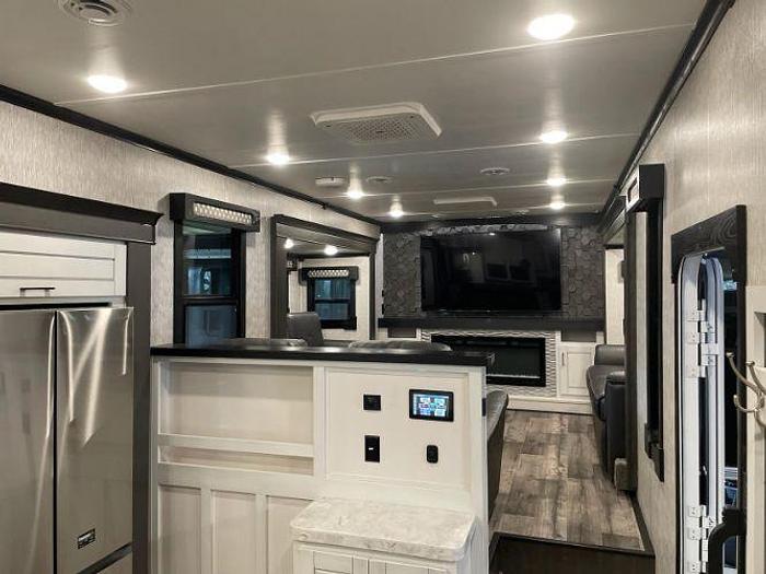 Used 2023 Crossroads Redwood RW4200FL