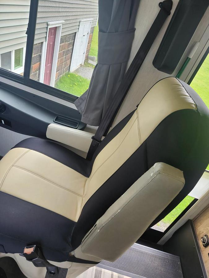 Used 2021 Coachmen Mirada 32SS