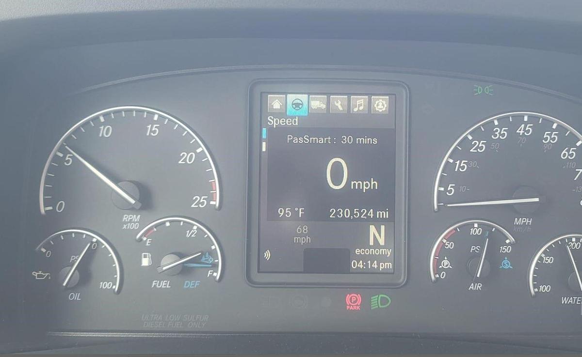 Used 2023 Freightliner Cascadia 126