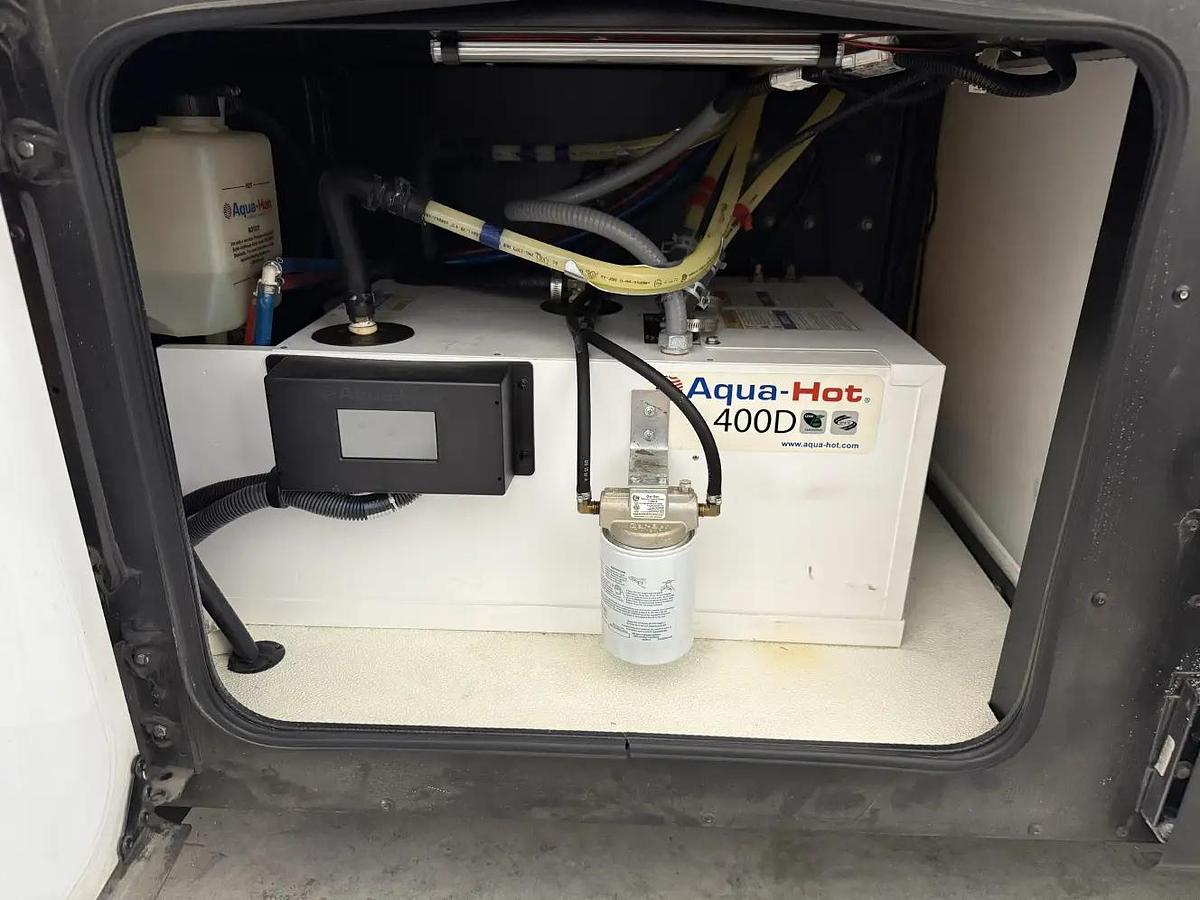 Used 2022 Fleetwood Discovery LXE 44H