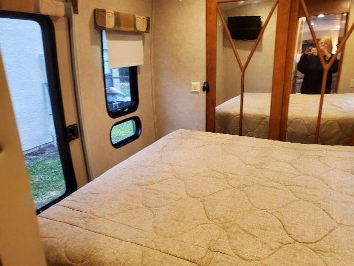 Used 2012 Keystone Vantage 32FLS