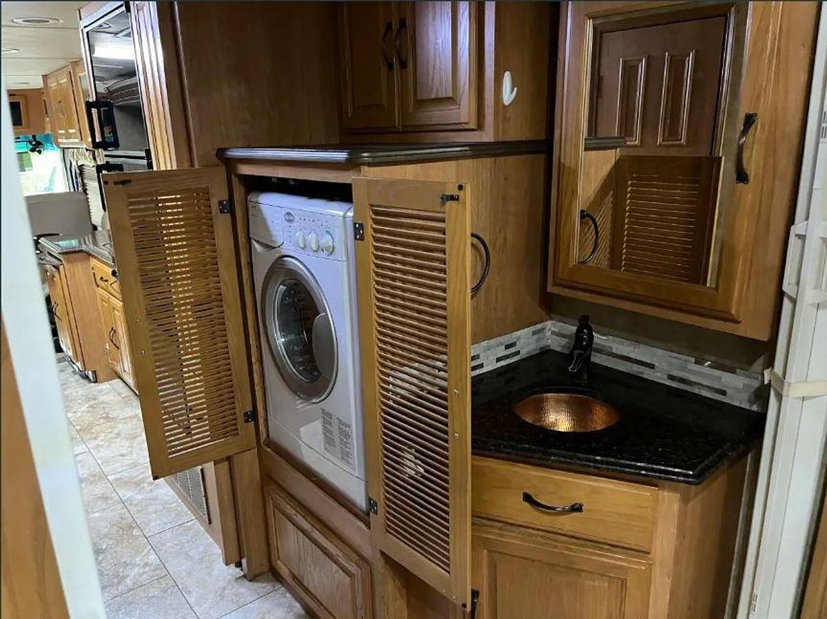 Used 2008 Coachmen Cross Country 382DS Class A Motorhome