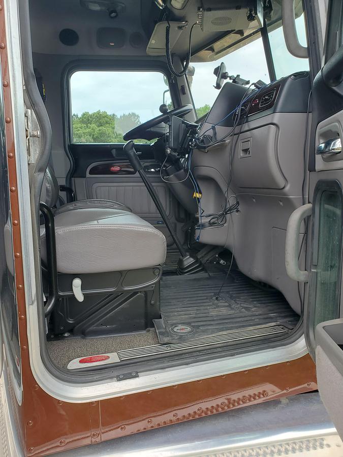 Used 2022 Peterbilt 38