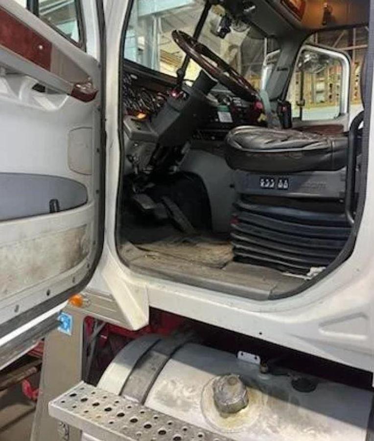 Used 2006 Freightliner Coronado