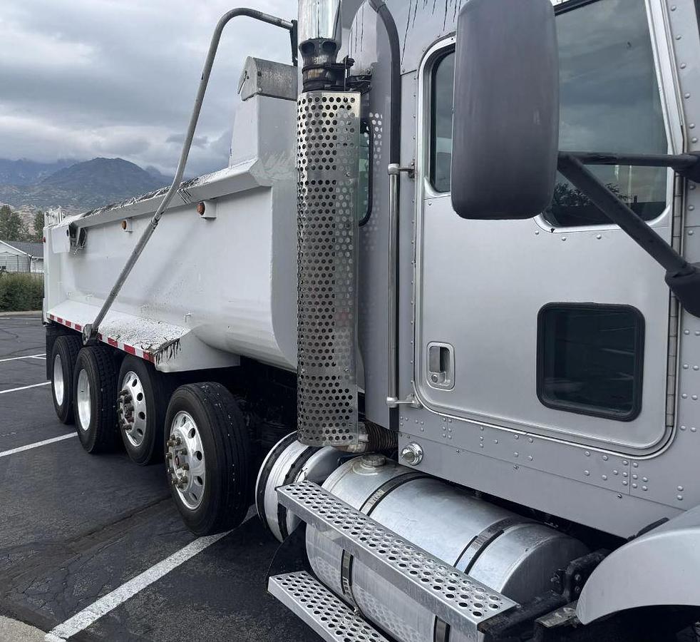 Used 2009 KENWORTH T800 Dump Truck