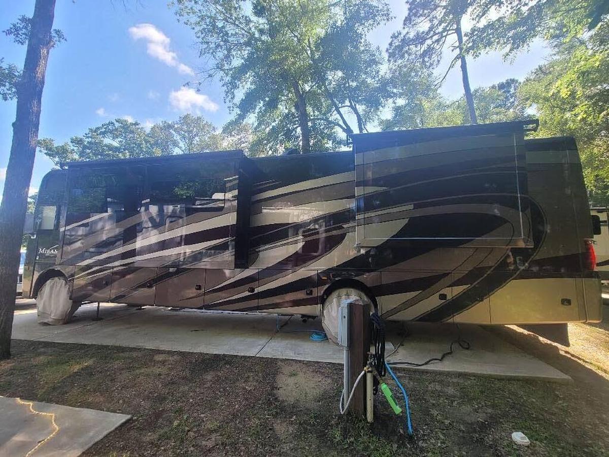 Used 2020 Thor Motor Coach Miramar 37.1 Class A Motorhome