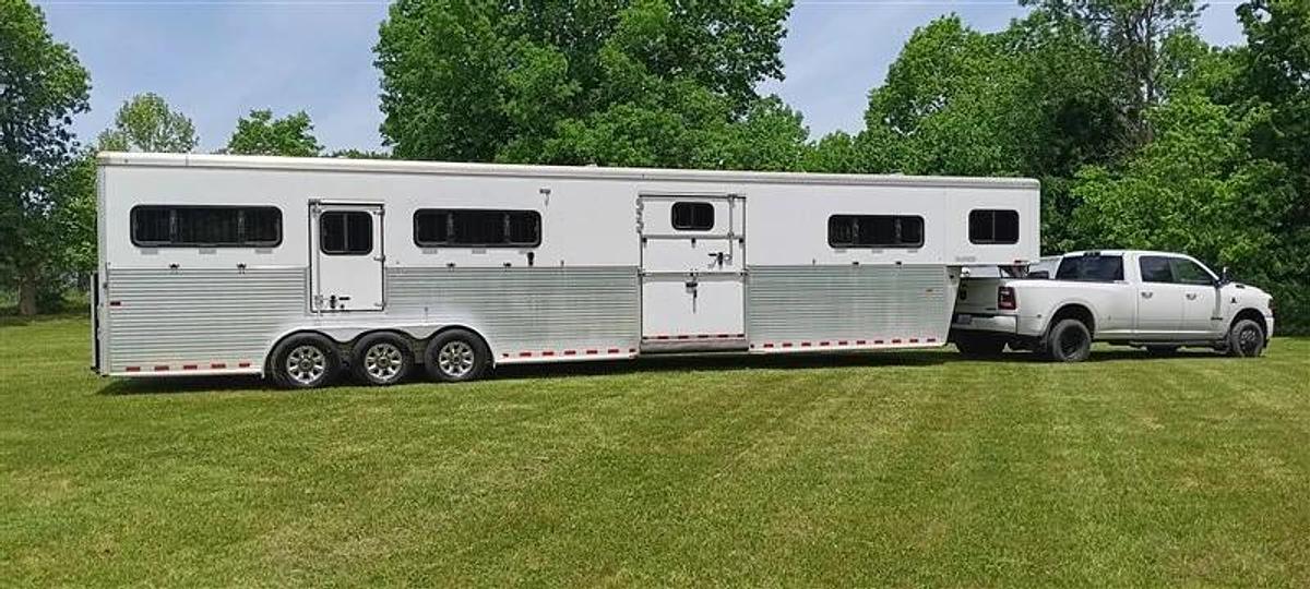Used 2017 Sundowner Transporter 6 Horse