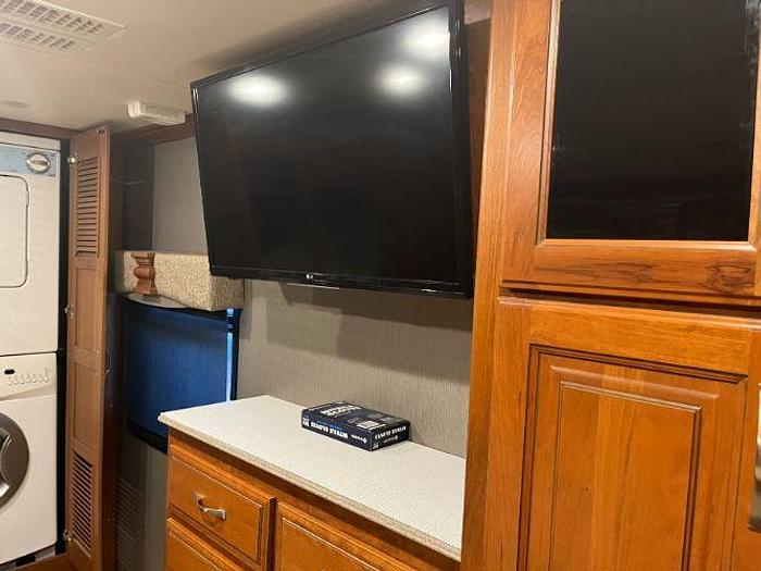 Used 2016 Fleetwood Discovery 40G