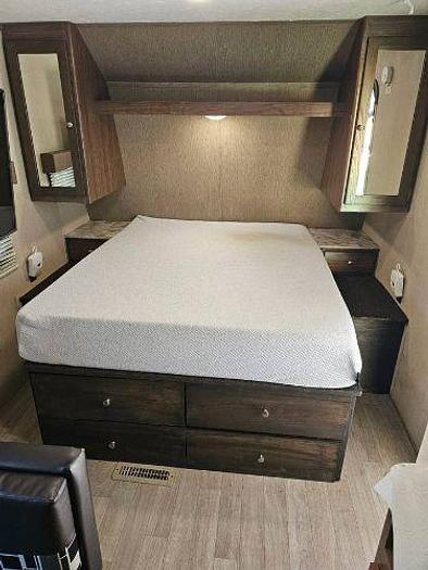 Used 2018 Coleman 215BH 23' Travel Trailer