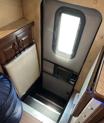 Used 2015 KENWORTH T680 156in ARI Custom Sleeper