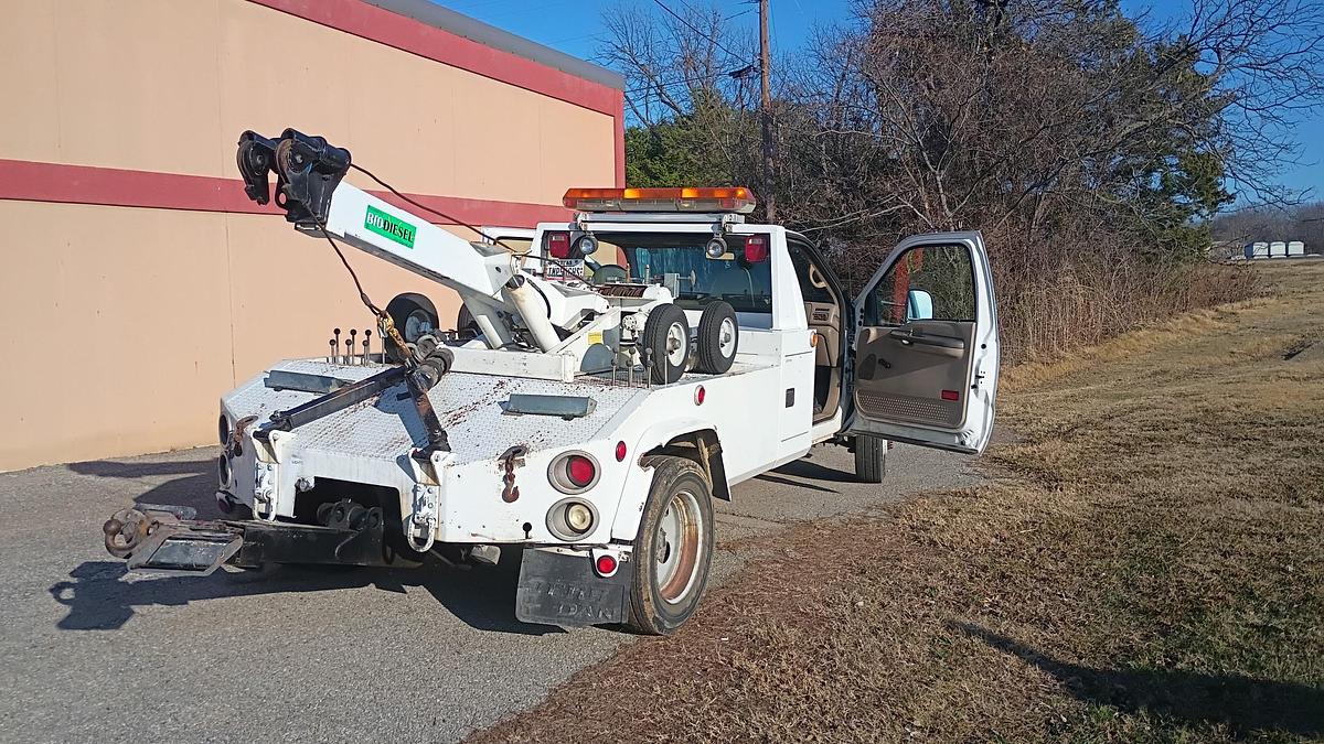Used 2002 Ford F450 Recover Truck with Boom