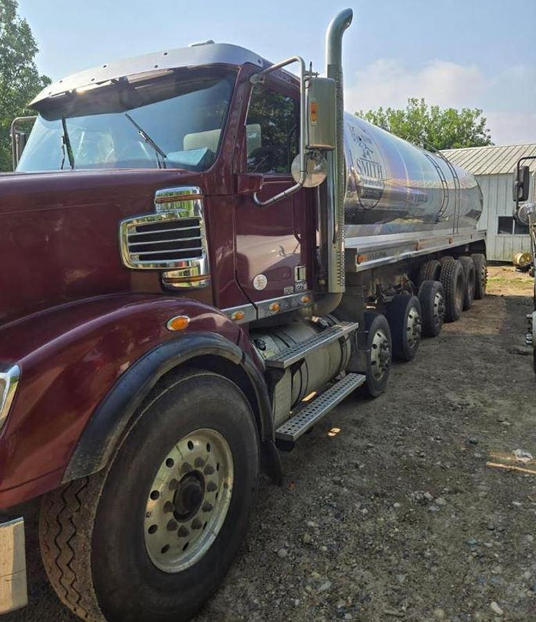 Used 2018 FREIGHTLINER 122SD Milk Tank Truck