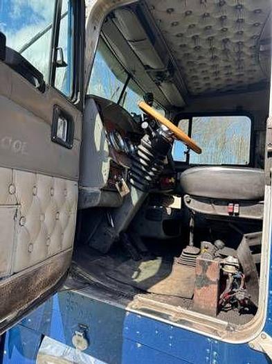 Used 2005 KENWORTH W900L