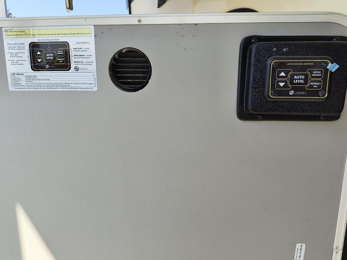 Used 2019 Jayco North Point 37BHFS