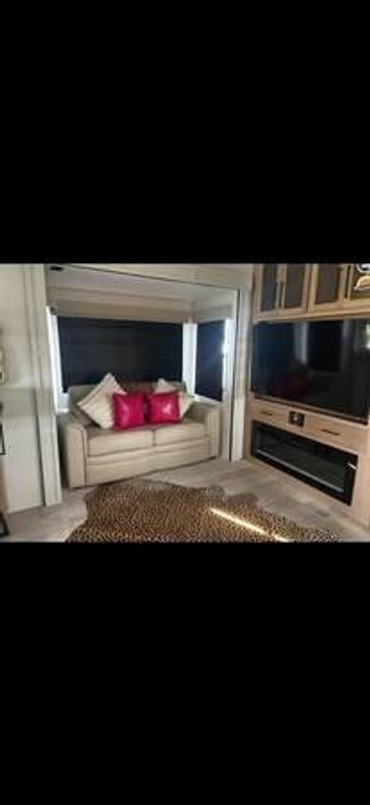 Used 2025 Forest River Sandpiper 3800RK