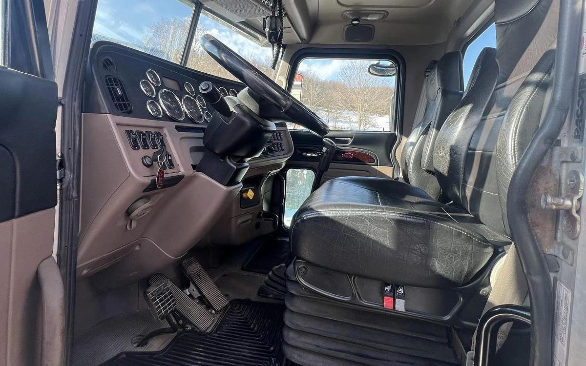 Used 2018 PETERBILT 389