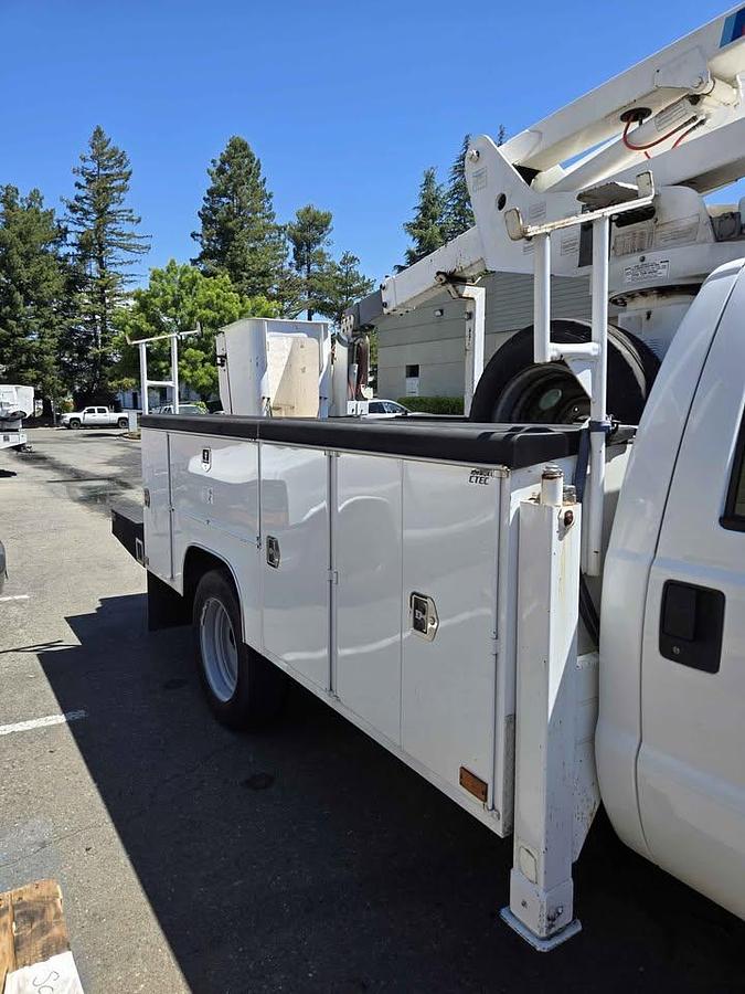 Used 2001 Ford F450 Super Duty Bucket Truck