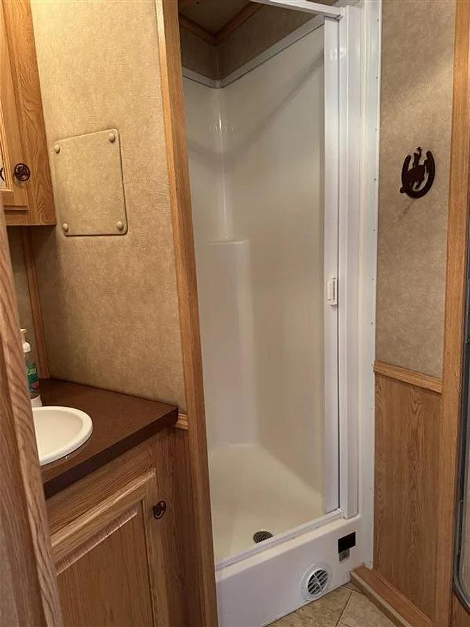 Used 2006 Kiefer Built Evolution 4 Horse