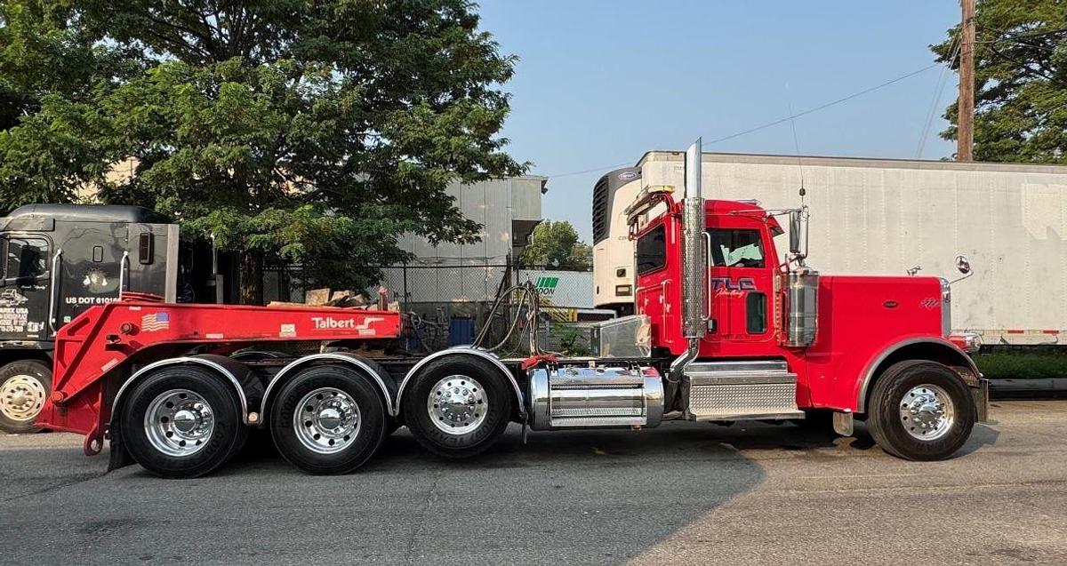 Used 2023 Peterbilt 389 Day Cab Semi Truck