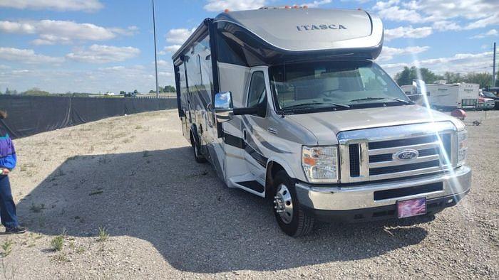 Used 2016 Itasca Cambria 27K