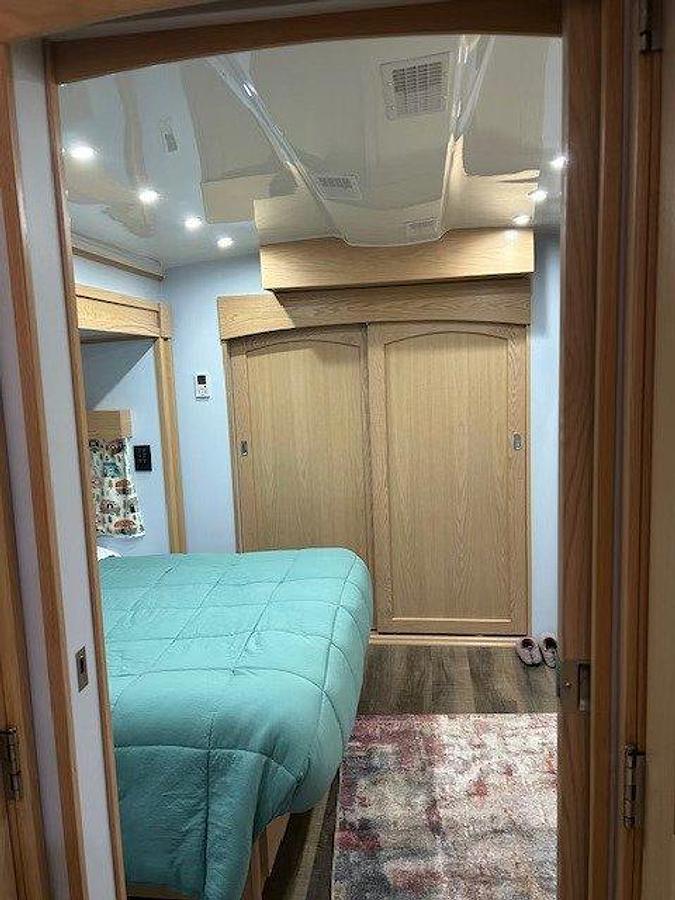 Used 2022 Space Craft V405 Fifth Wheel