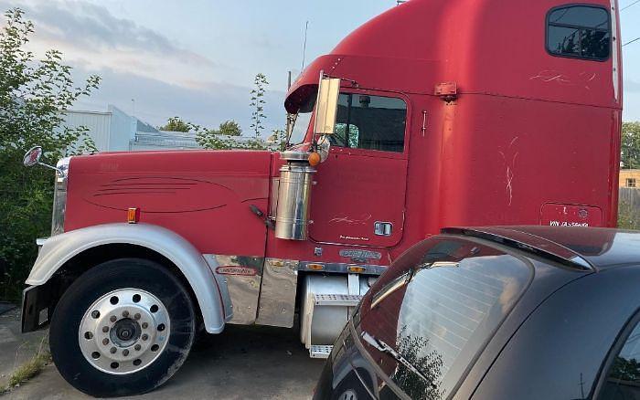 Used 1996 Freightliner FLD120