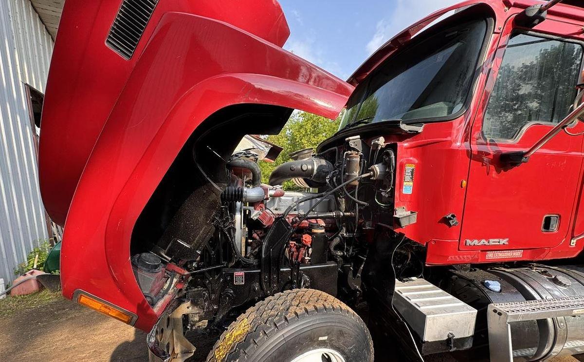 Used 2012 MACK PINNACLE CHU613