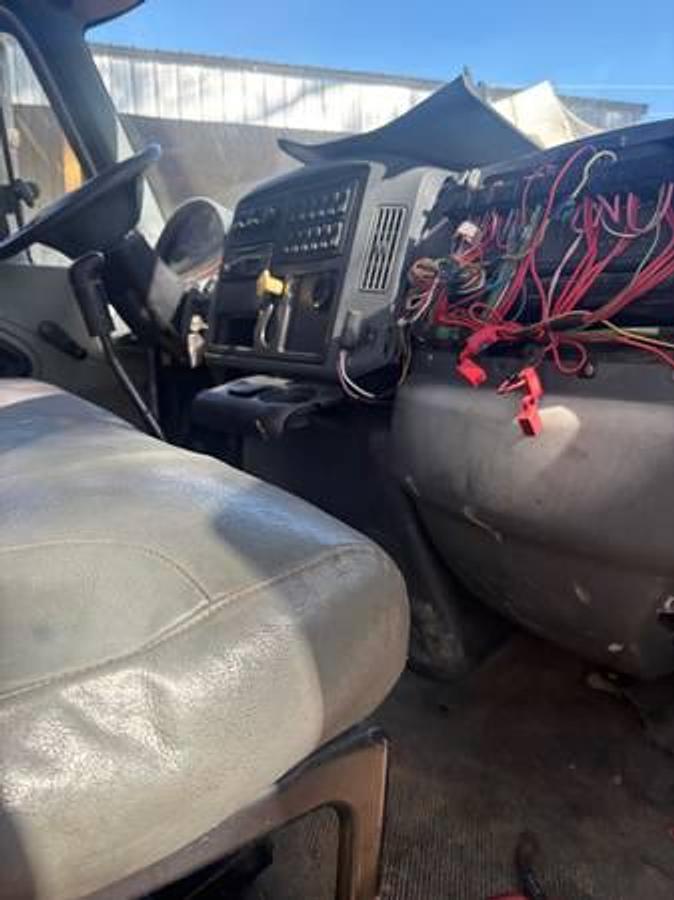 Used 2004 International 4200