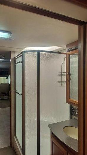 Used 2006 Fleetwood Discovery 39L