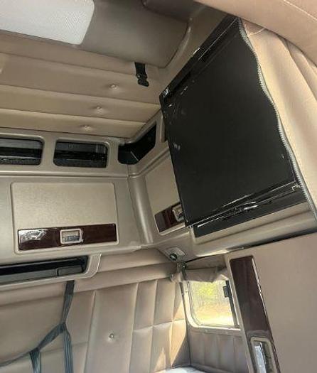 Used 2022 Peterbilt 389