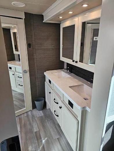 Used 2022 Vanleigh Beacon 39GBB