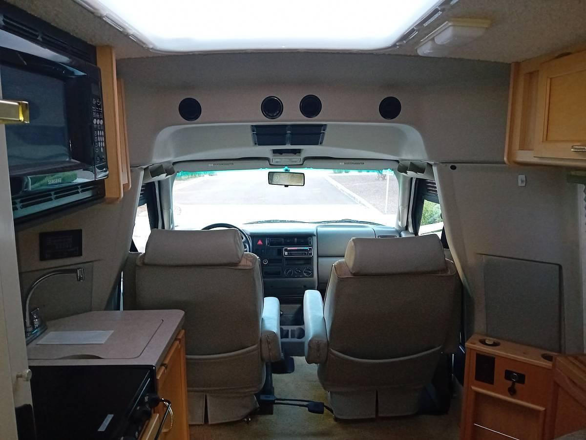 Used 2005 Winnebago Rialta