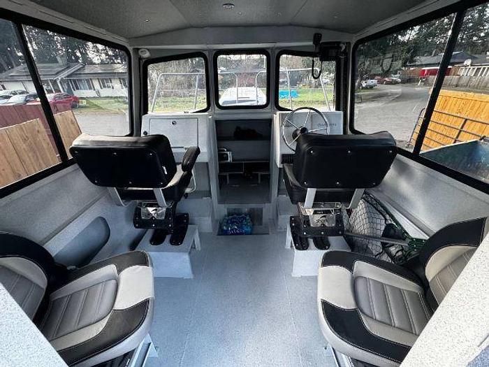 Used 2023 Offshore Boat 25'