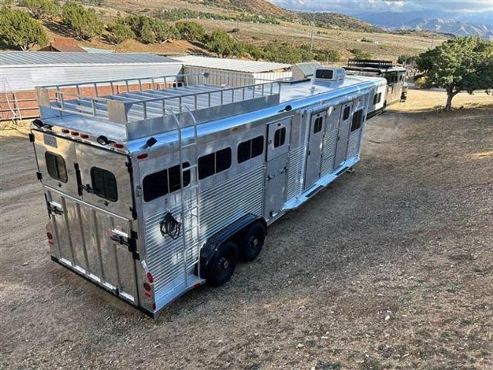 Used 1996 4 Star 902875 4 Horse Trailer with Living Quarters