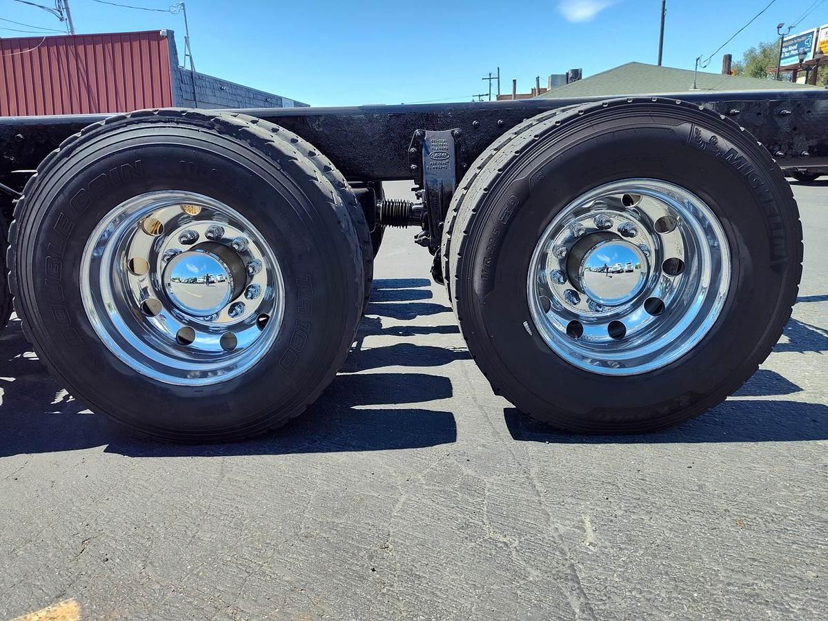 Used 2015 Peterbilt 389 Sleeper Semi Truck