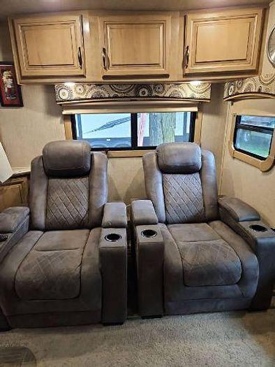 Used 2016 Redwood RW38RL