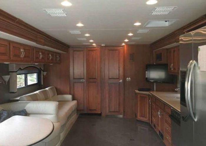 Used 2012 Fleetwood Discovery 40G