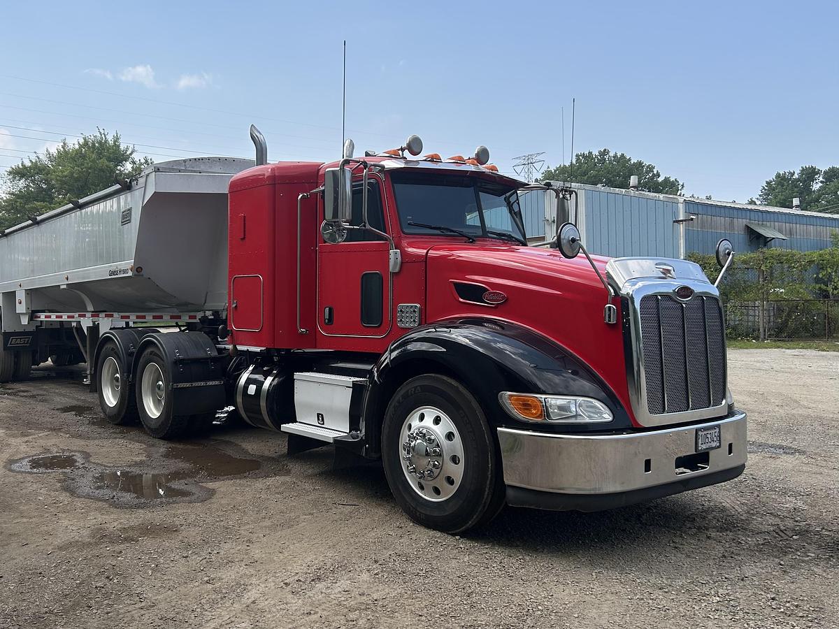 Used 2016 Peterbilt 386 Conventional Sleeper Semi