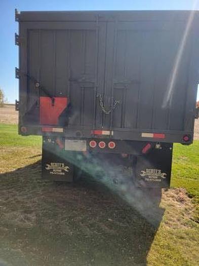 Used 1990 INTERNATIONAL 4900 Grain Truck